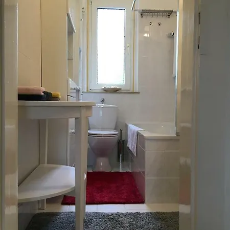E&m Apartment *